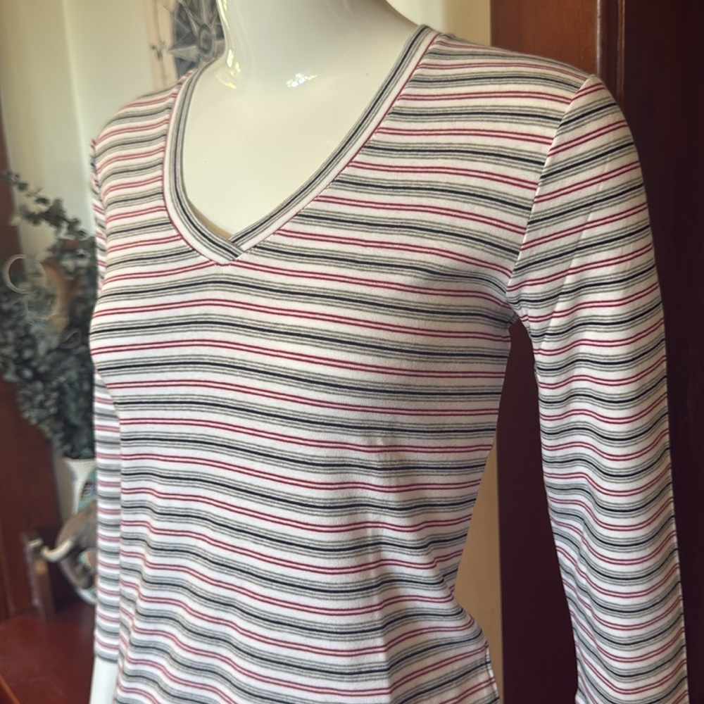 NWT northern reflections size small Striped V-Neck Women's Top